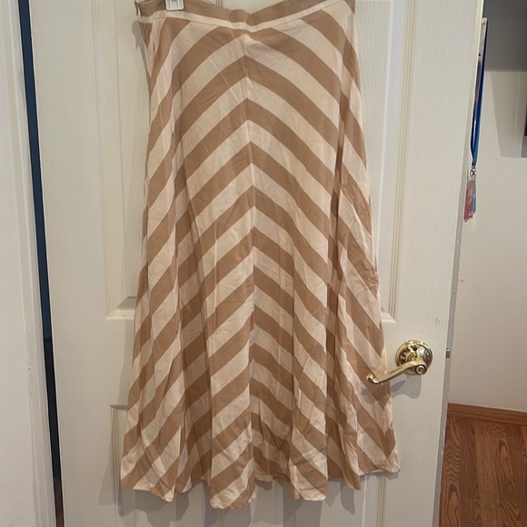 Zara Linen Creme & Tan Chevron long Skirt SZ large - Picture 5 of 5